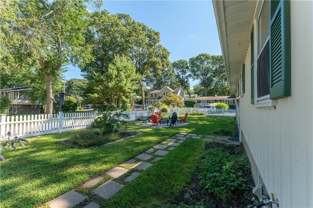 Single Family Residence at 4 Wake Robin Trail, Narragansett, photo 8 of 43