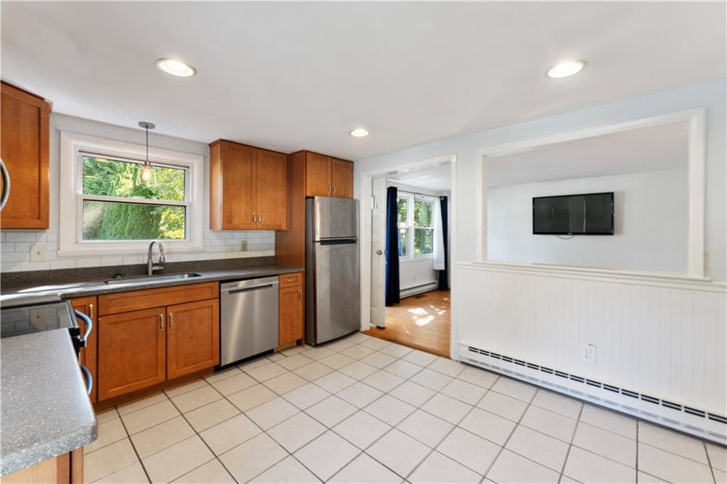 Single Family Residence at 4 Wake Robin Trail, Narragansett, photo 21 of 43