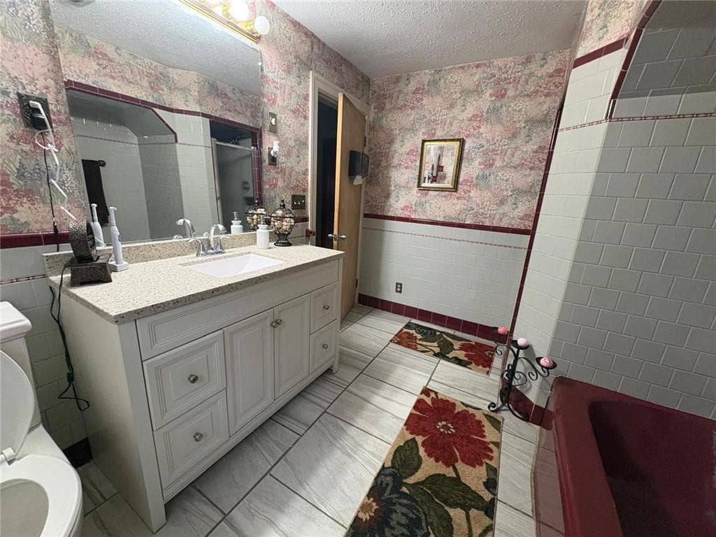 Single Family Residence at 82 Killingly Street, Providence, photo 17 of 25