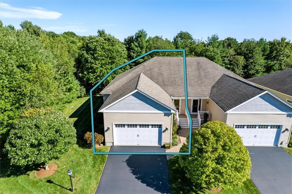 Condominium at 152 Allegra Lane, North Kingstown, photo 6 of 47