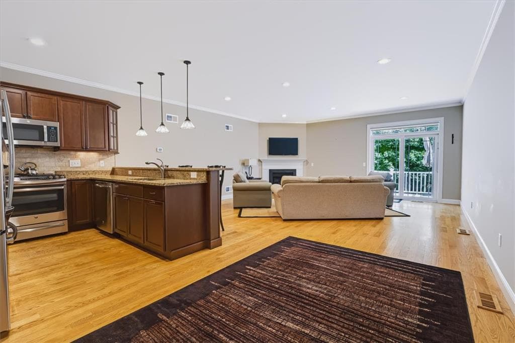 Condominium at 152 Allegra Lane, North Kingstown, photo 11 of 47