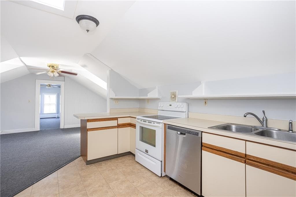 Condominium at 85 Mill Street UNIT 3, Newport, photo 2 of 16