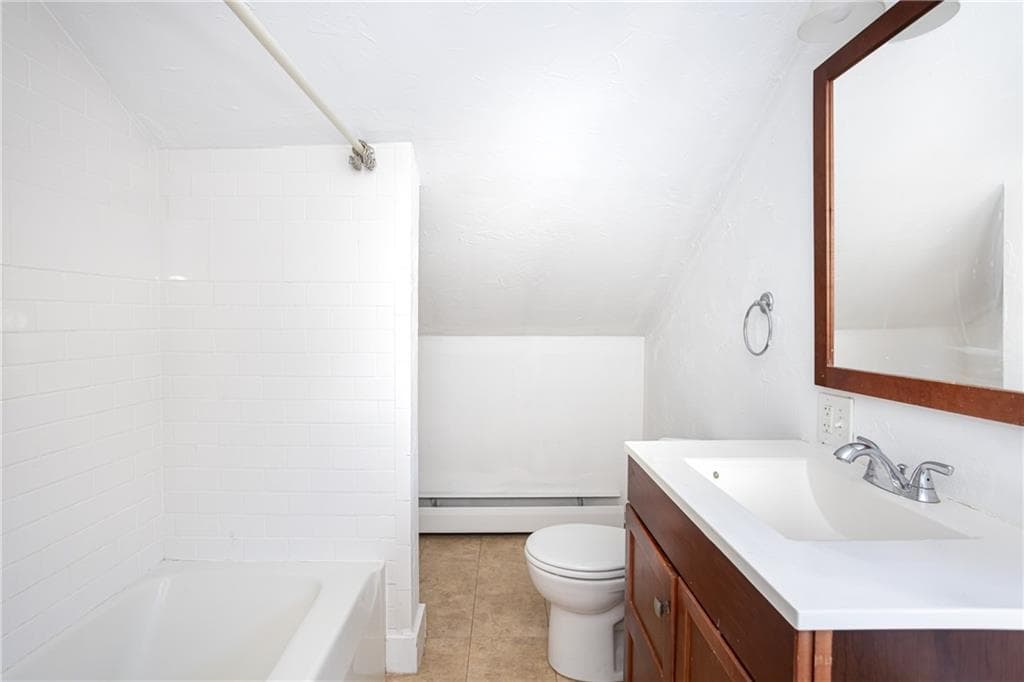 Condominium at 85 Mill Street UNIT 3, Newport, photo 9 of 16