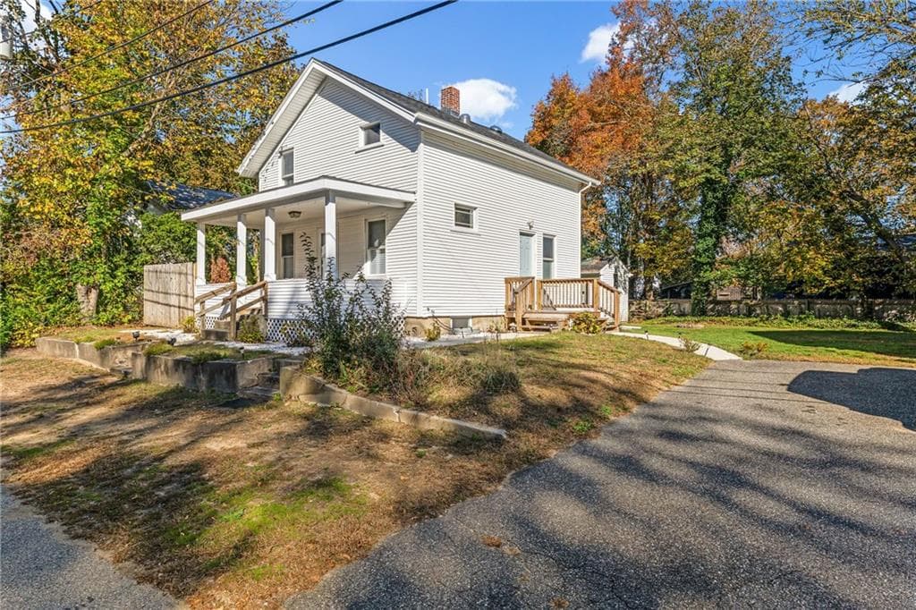 Single Family Residence at 34 Read Avenue, Barrington, photo 3 of 25