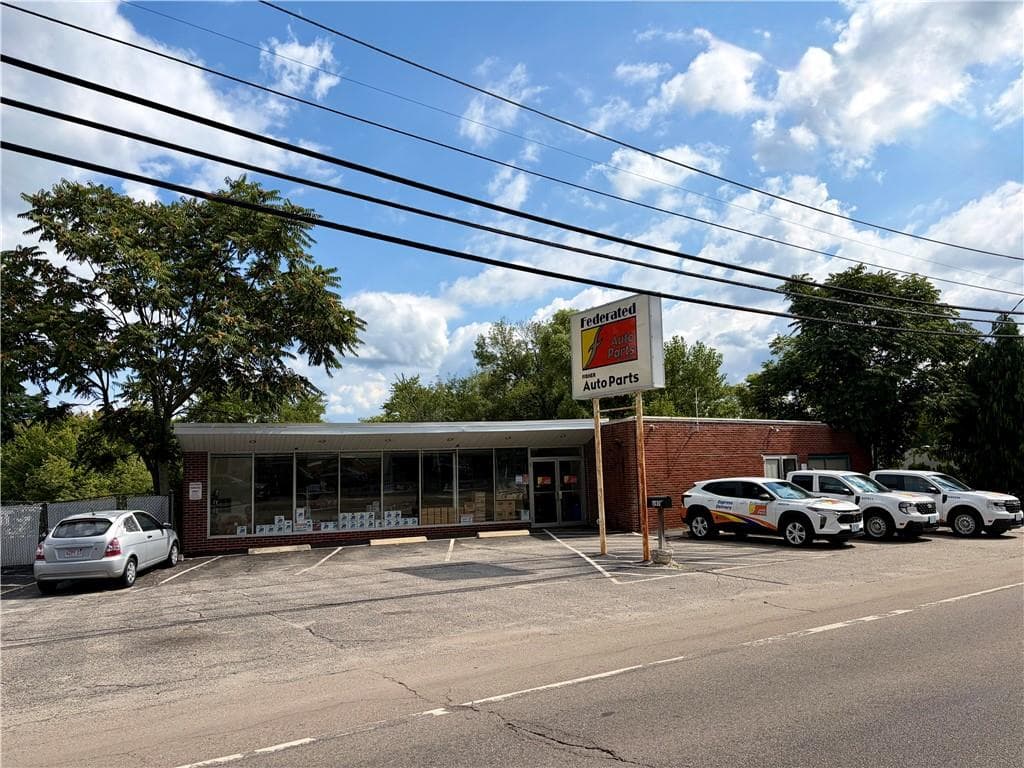 Commercial at 197 Putnam Pike, Johnston, photo 2 of 9