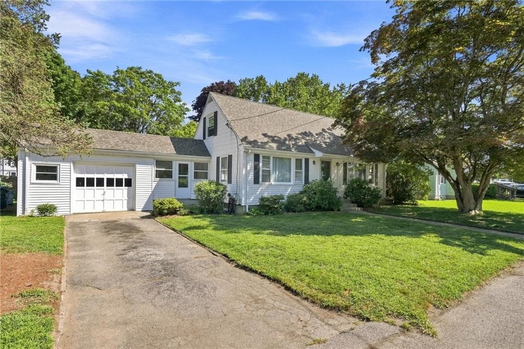 Single Family Residence at 12 Rollins Road, Warwick, photo 2 of 34
