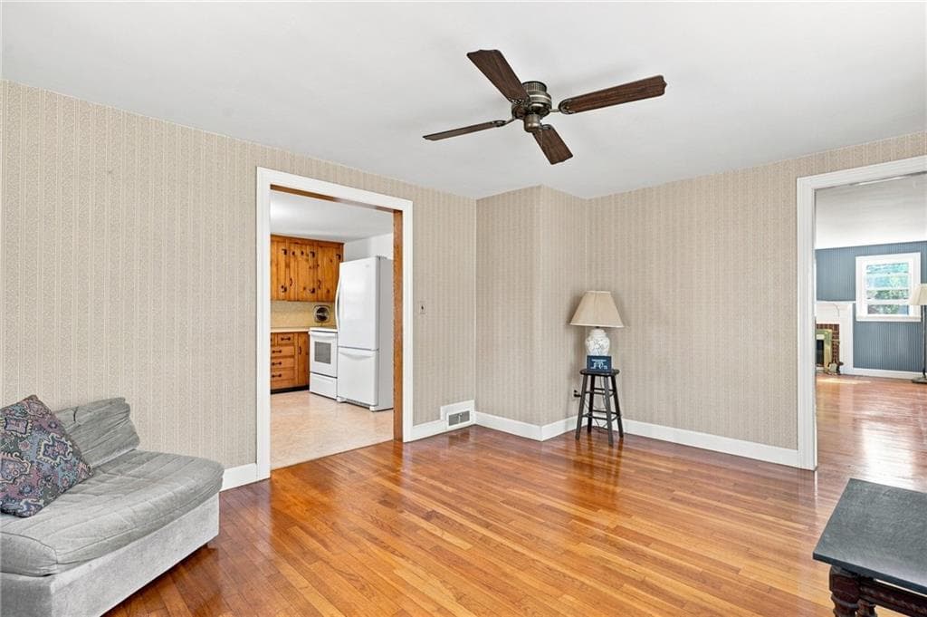Single Family Residence at 12 Rollins Road, Warwick, photo 10 of 34