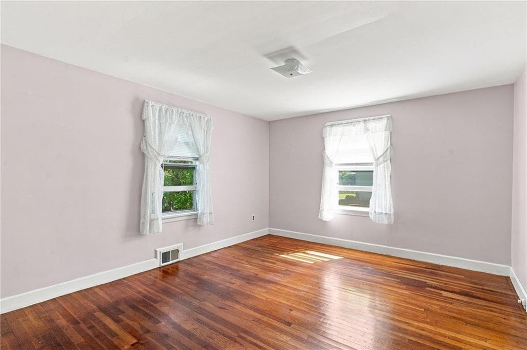 Single Family Residence at 12 Rollins Road, Warwick, photo 14 of 34