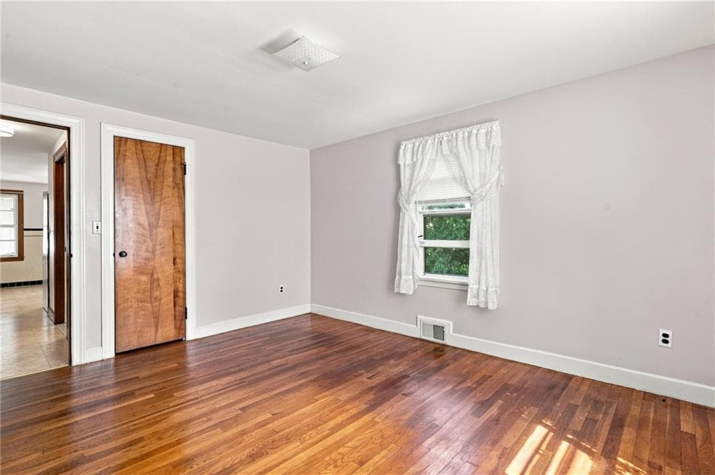 Single Family Residence at 12 Rollins Road, Warwick, photo 15 of 34