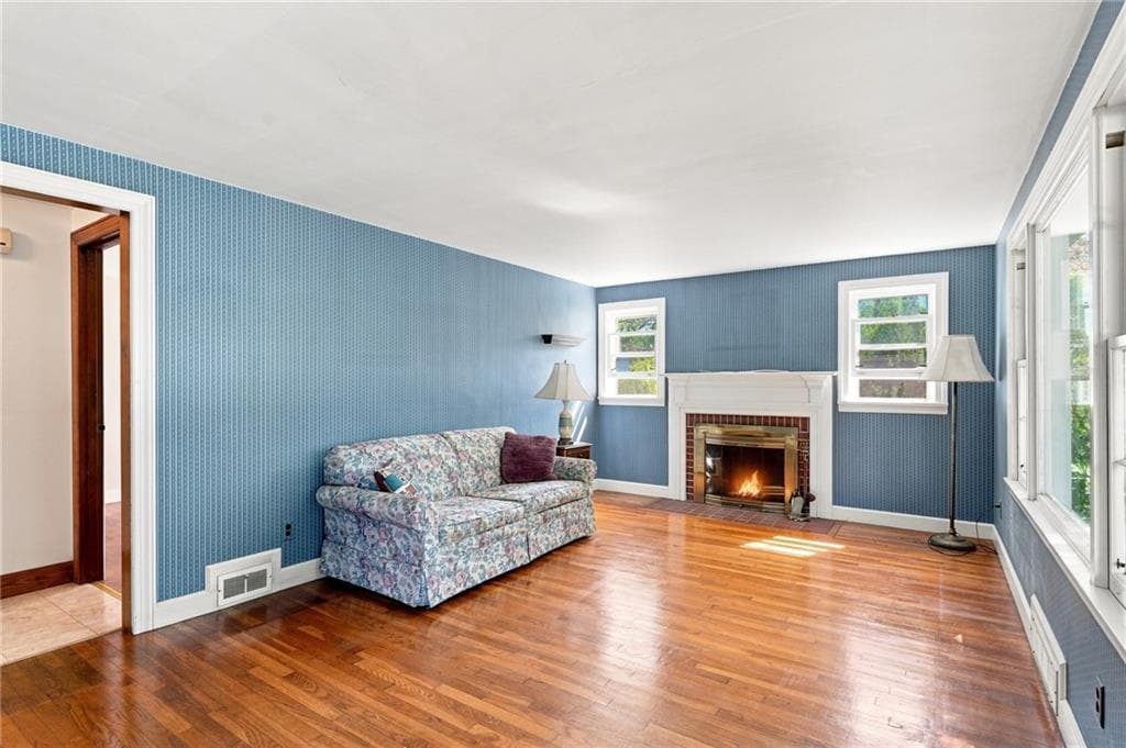 Single Family Residence at 12 Rollins Road, Warwick, photo 11 of 34