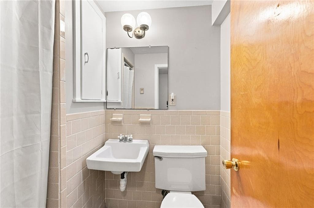 Single Family Residence at 168 Colonel John Gardner Road, Narragansett, photo 23 of 48