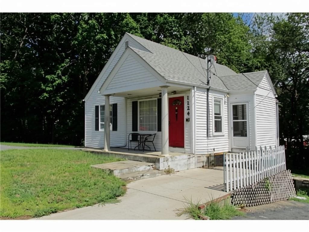 1124 Eddie Dowling Highway