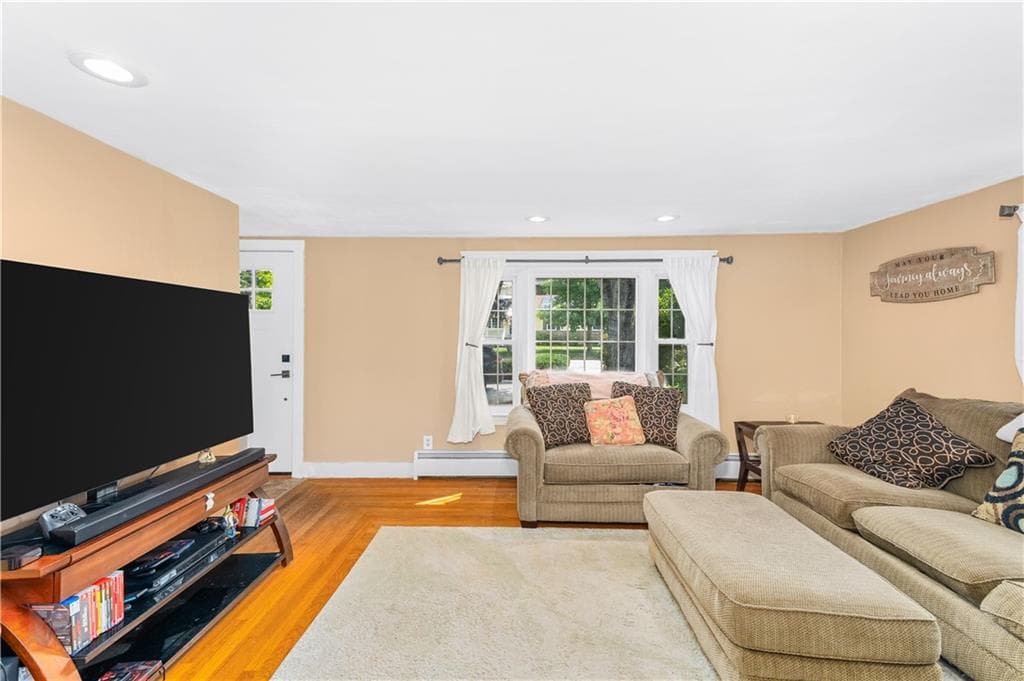 Single Family Residence at 538 Bound Road, Woonsocket, photo 6 of 41