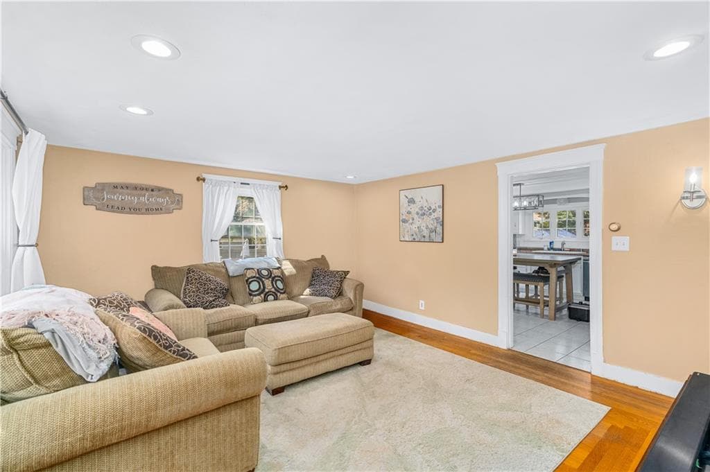 Single Family Residence at 538 Bound Road, Woonsocket, photo 4 of 41