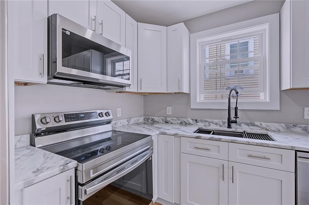 Multi Family at 86 Lynch Street, Providence, photo 4 of 39