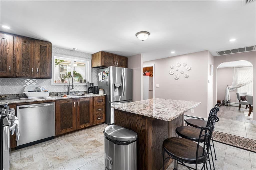 Single Family Residence at 60 Hendrick Street, Providence, photo 8 of 30