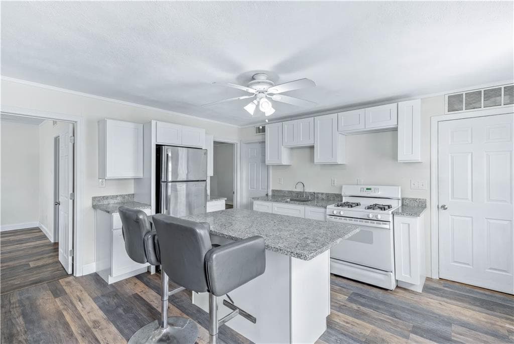 Multi Family at 117 Chestnut Hill Avenue, Cranston, photo 15 of 23