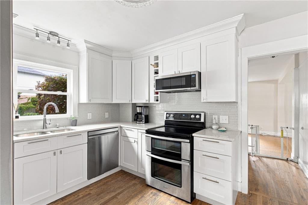 Single Family Residence at 10 Justice Street, Providence, photo 9 of 32