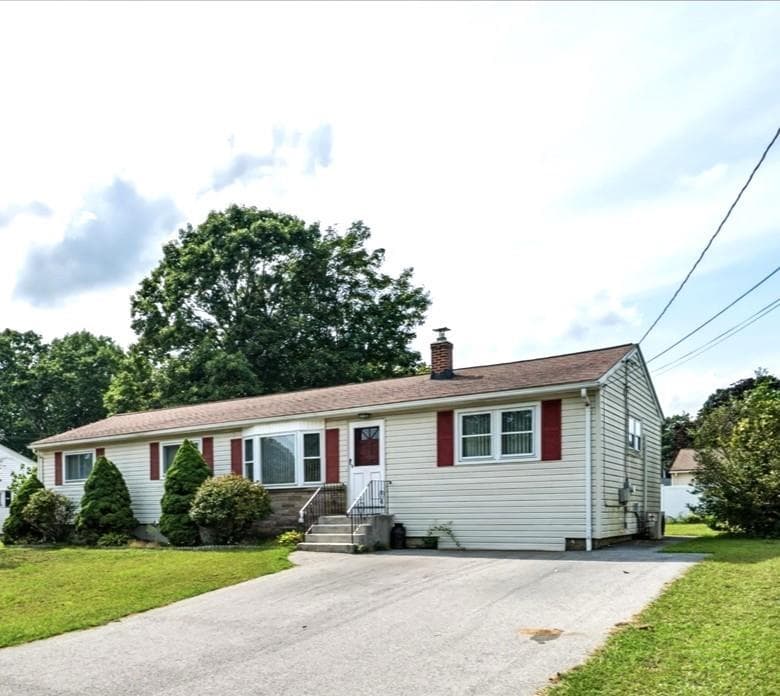 Single Family Residence at 16 Marigold Drive, Warwick, photo 2 of 26