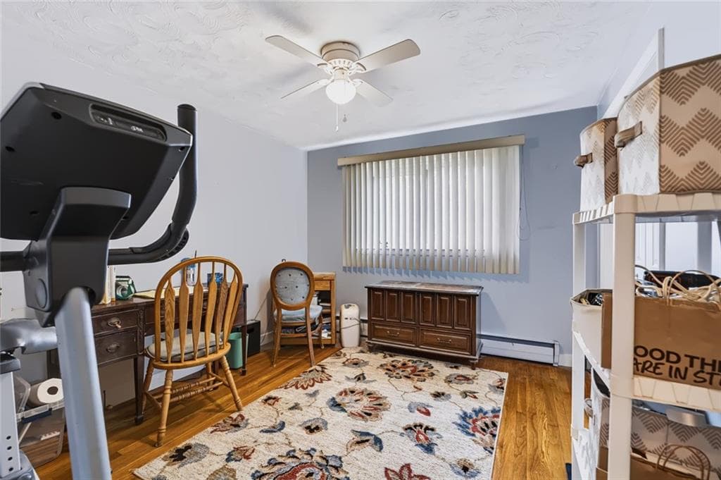 Single Family Residence at 16 Marigold Drive, Warwick, photo 15 of 26
