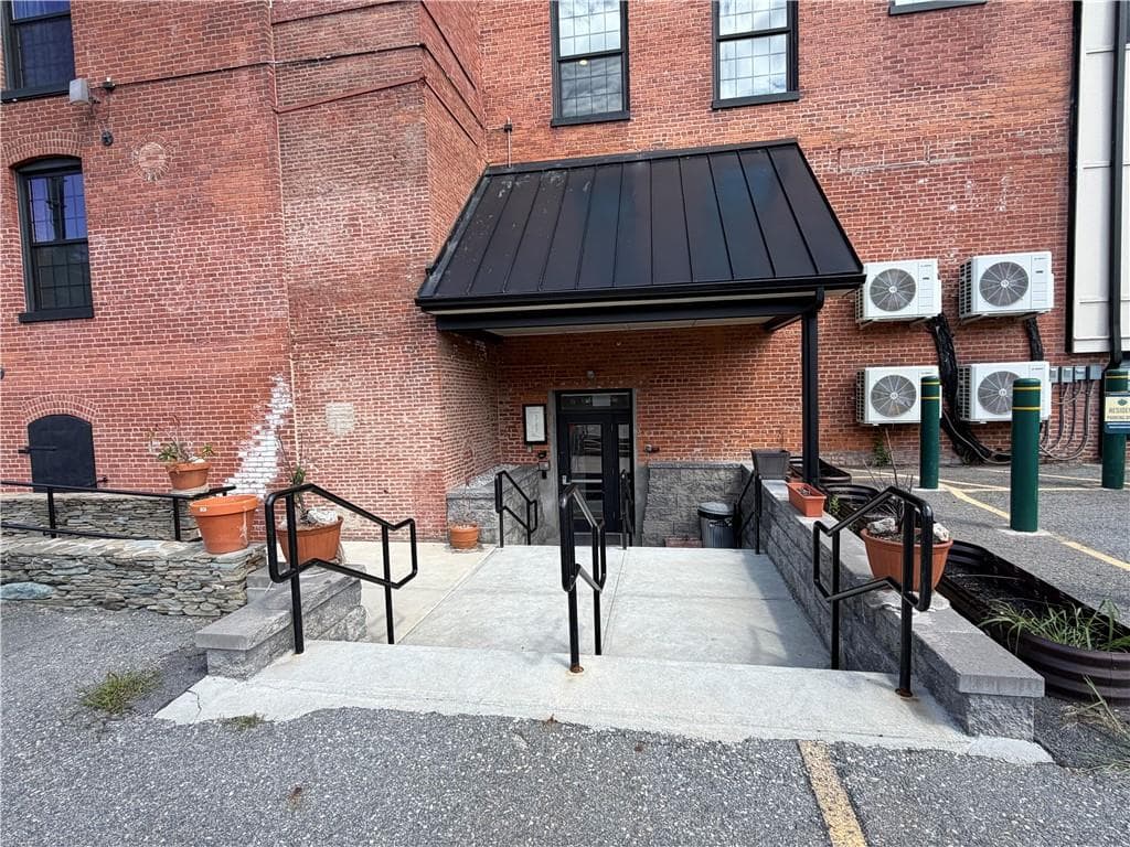 Condominium at 50 Ashburton Street UNIT 4, Providence, photo 14 of 18