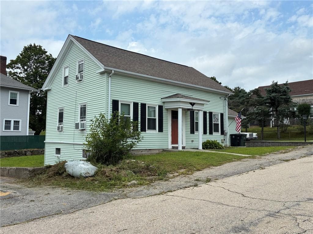 8 Bates Avenue