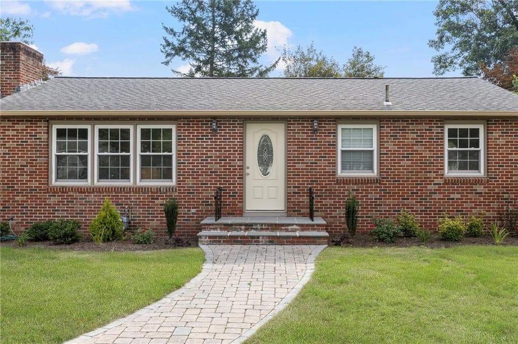 Single Family Residence at 56 Fashion Drive, Warwick, photo 2 of 40