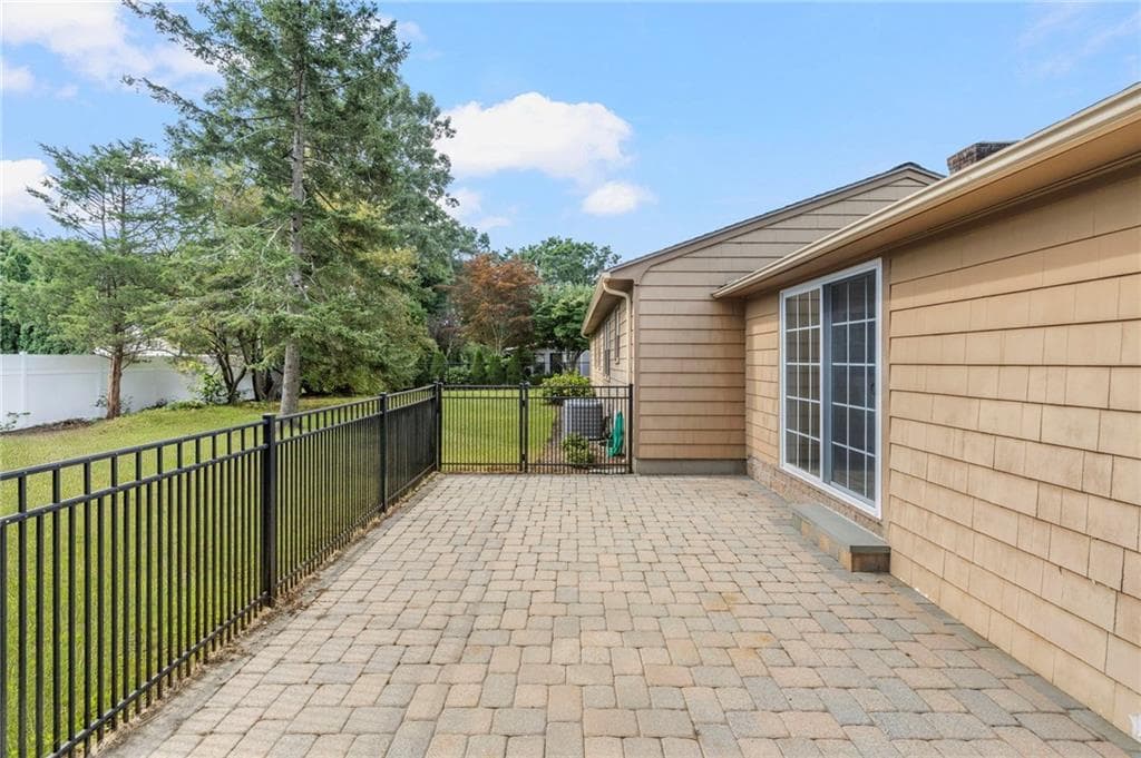 Single Family Residence at 56 Fashion Drive, Warwick, photo 13 of 40