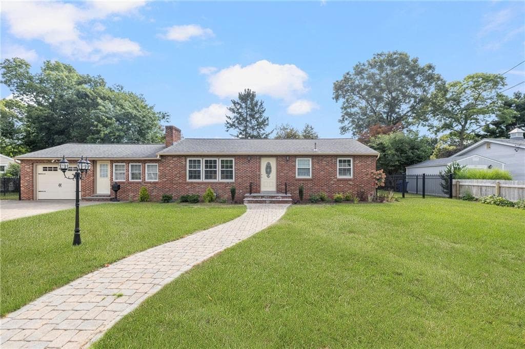 Single Family Residence at 56 Fashion Drive, Warwick, photo 3 of 40