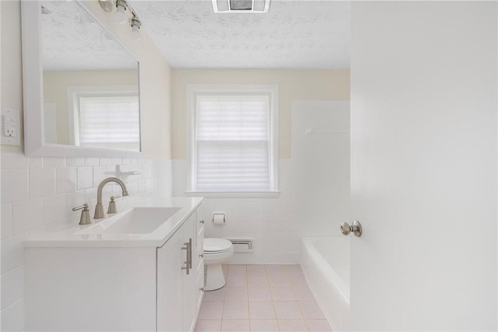 Single Family Residence at 56 Fashion Drive, Warwick, photo 32 of 40