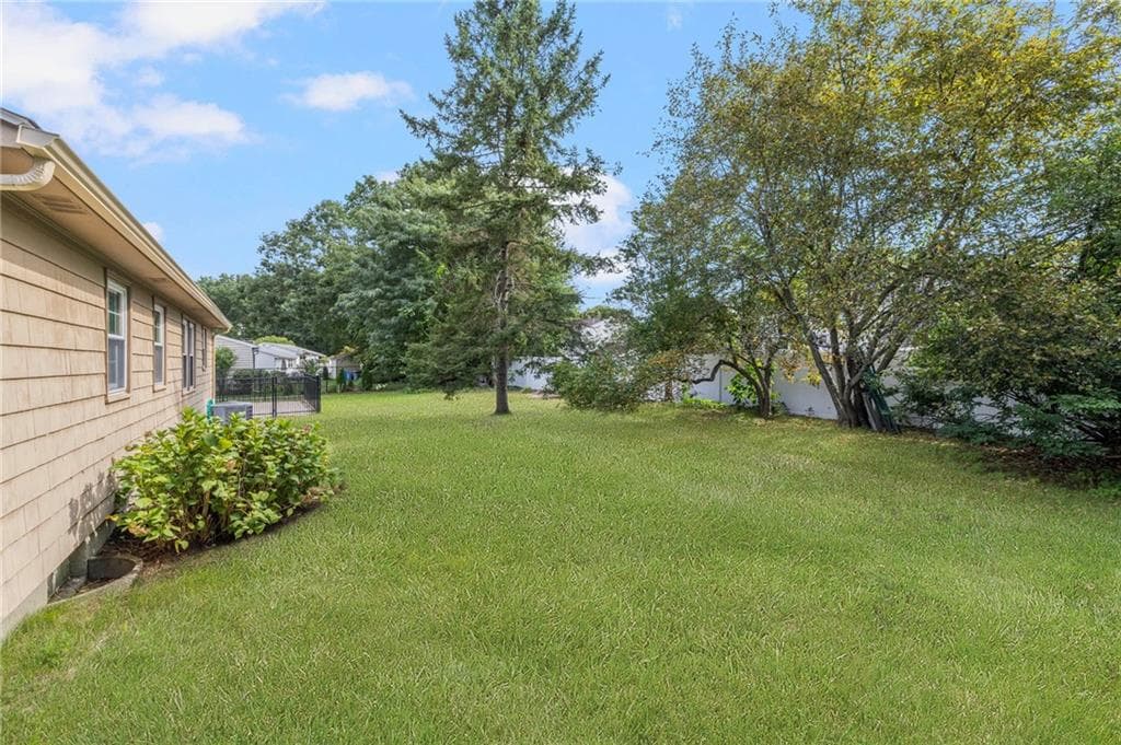 Single Family Residence at 56 Fashion Drive, Warwick, photo 9 of 40