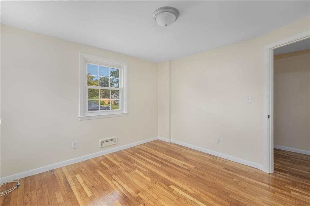 Single Family Residence at 56 Fashion Drive, Warwick, photo 30 of 40