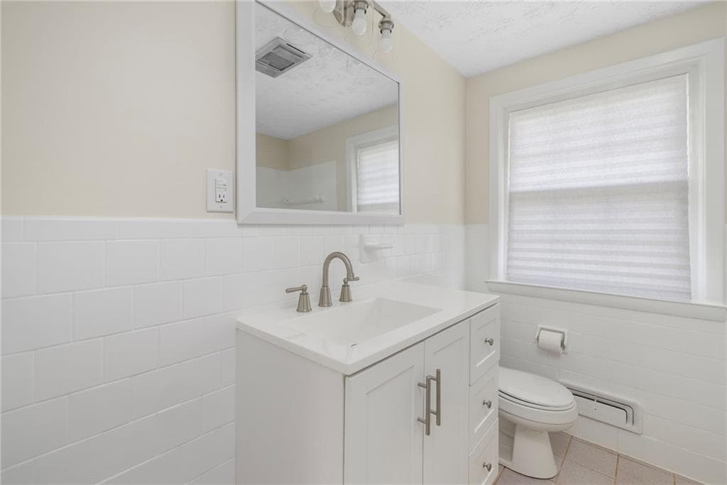 Single Family Residence at 56 Fashion Drive, Warwick, photo 33 of 40
