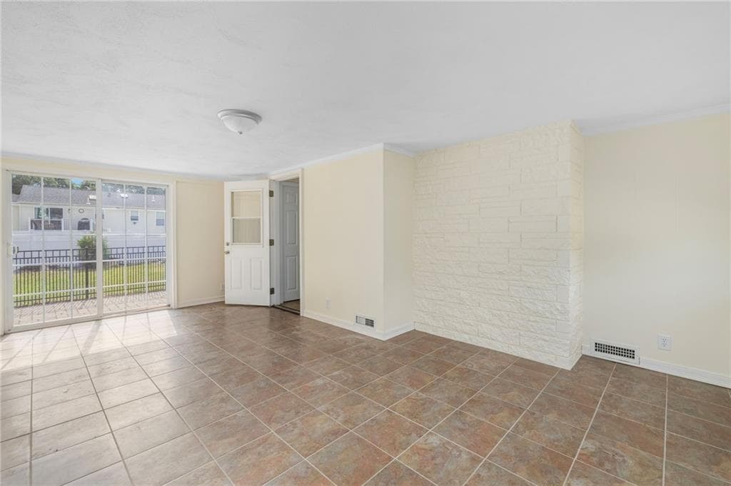 Single Family Residence at 56 Fashion Drive, Warwick, photo 14 of 40