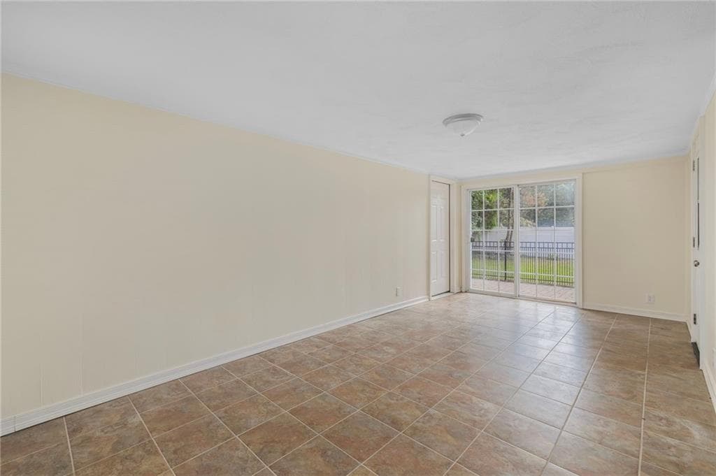 Single Family Residence at 56 Fashion Drive, Warwick, photo 15 of 40