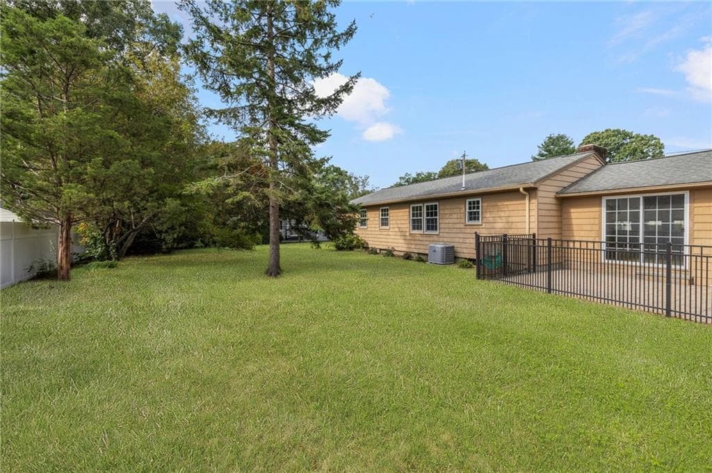 Single Family Residence at 56 Fashion Drive, Warwick, photo 8 of 40