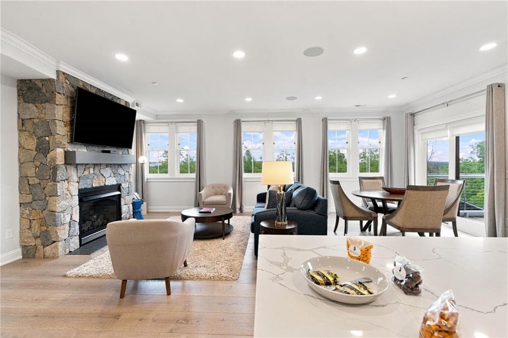 Condominium at 2 Bumblebee Lane, Richmond, photo 10 of 28