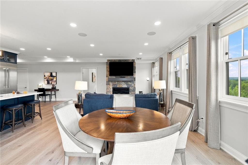 Condominium at 2 Bumblebee Lane, Richmond, photo 8 of 28