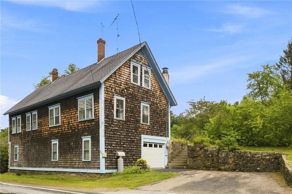 32 Hopkins Hollow Road