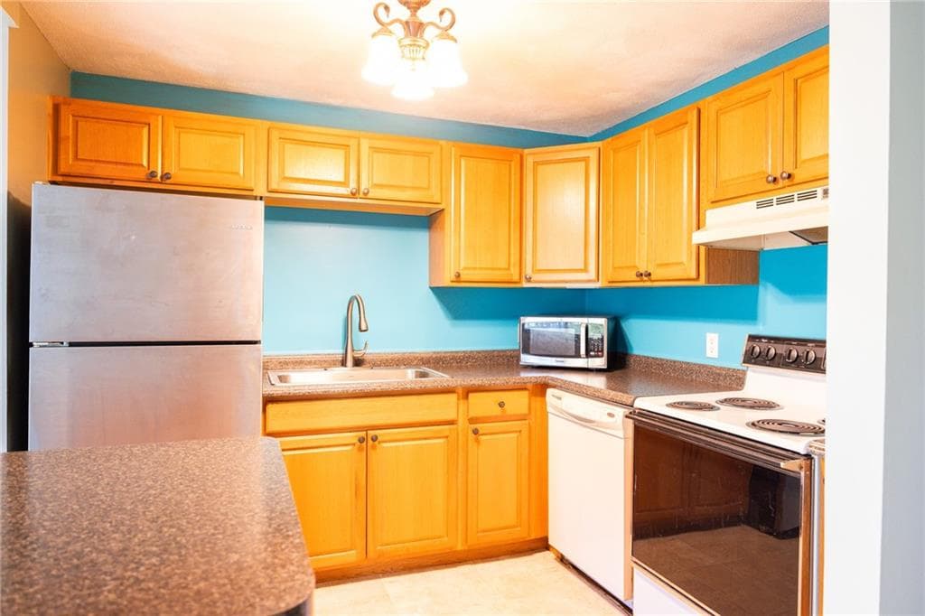 Condominium at 2 Angle Street UNIT 8, Lincoln, photo 6 of 20