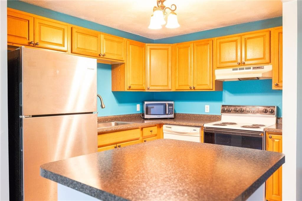 Condominium at 2 Angle Street UNIT 8, Lincoln, photo 5 of 20