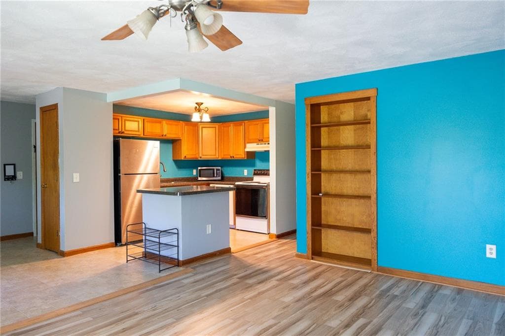Condominium at 2 Angle Street UNIT 8, Lincoln, photo 9 of 20