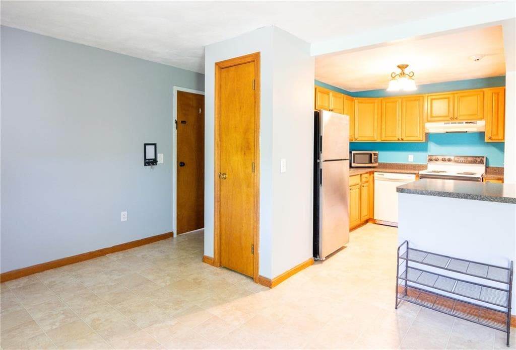 Condominium at 2 Angle Street UNIT 8, Lincoln, photo 4 of 20