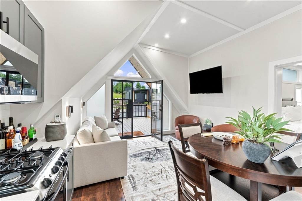 Condominium at 26 Agape Circle, Richmond, photo 6 of 30