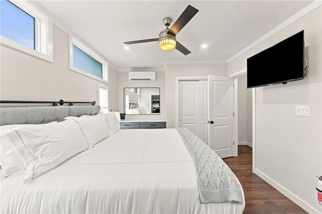 Condominium at 26 Agape Circle, Richmond, photo 13 of 30