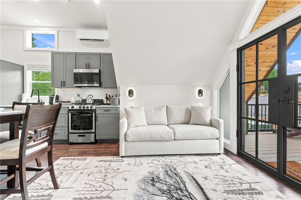 Condominium at 26 Agape Circle, Richmond, photo 7 of 30