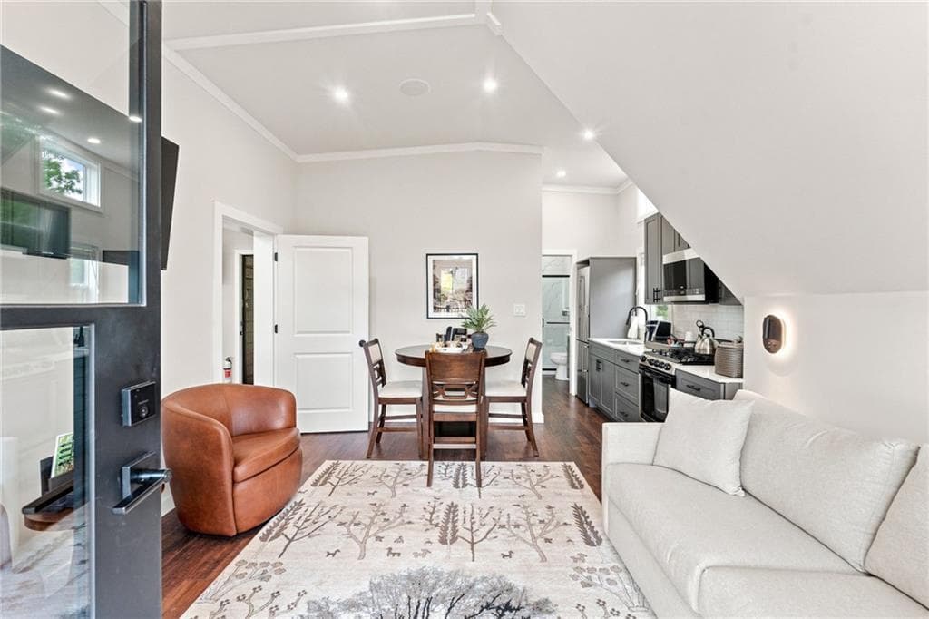 Condominium at 26 Agape Circle, Richmond, photo 5 of 30