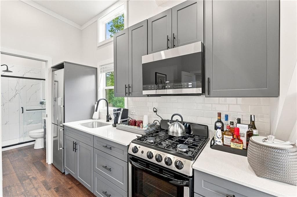 Condominium at 26 Agape Circle, Richmond, photo 9 of 30