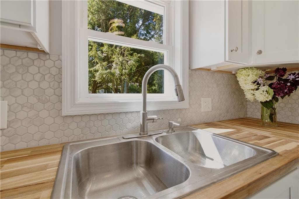 Single Family Residence at 174 Ten Rod Road, Exeter, photo 12 of 41