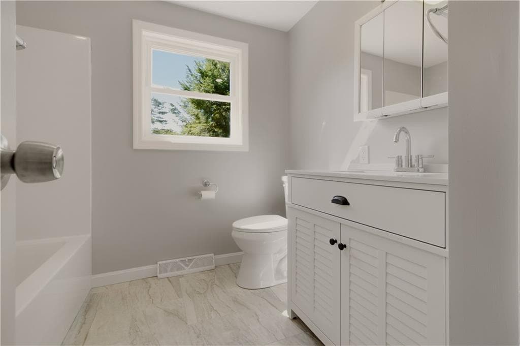 Single Family Residence at 174 Ten Rod Road, Exeter, photo 28 of 41